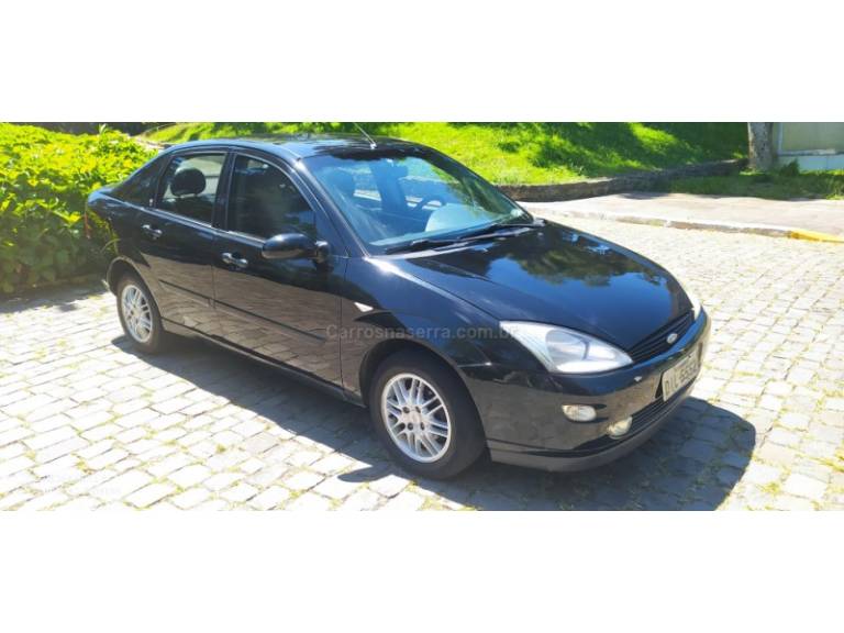 FORD - FOCUS - 2002/2003 - Preta - R$ 22.800,00