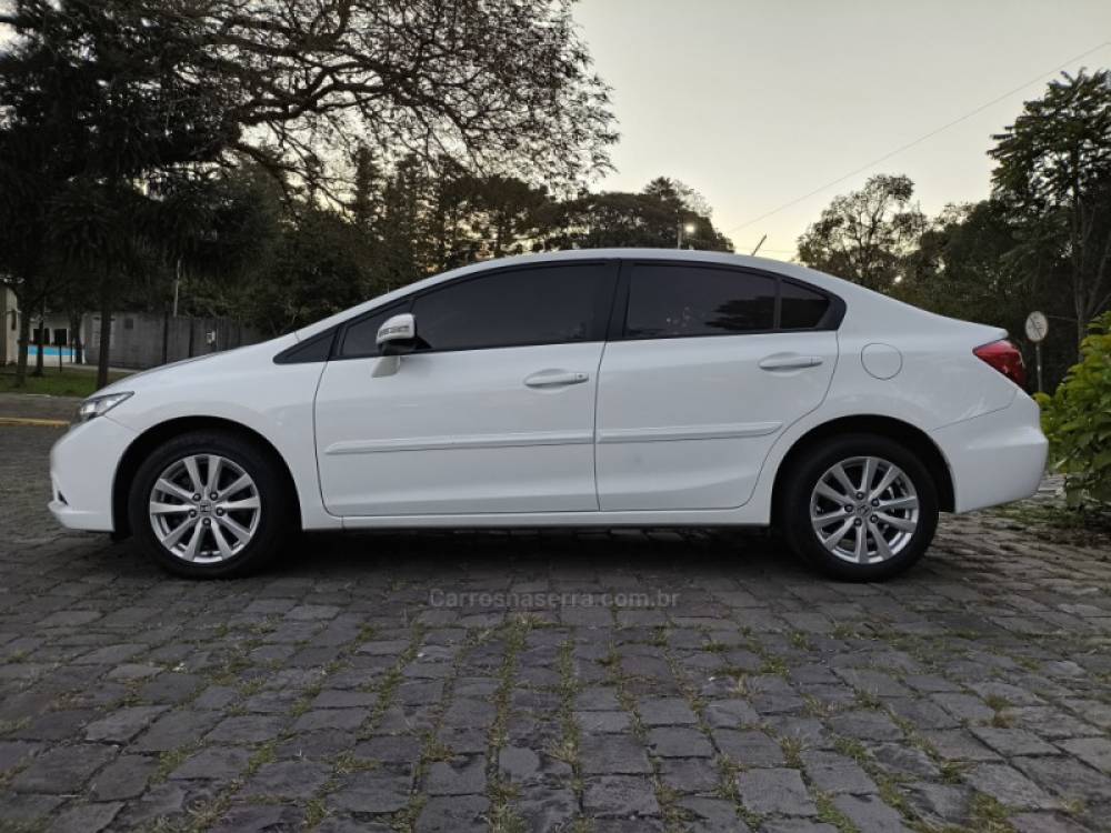 HONDA - CIVIC - 2013/2014 - Branca - R$ 65.800,00