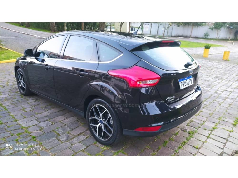 FORD - FOCUS - 2015/2016 - Preta - R$ 61.900,00