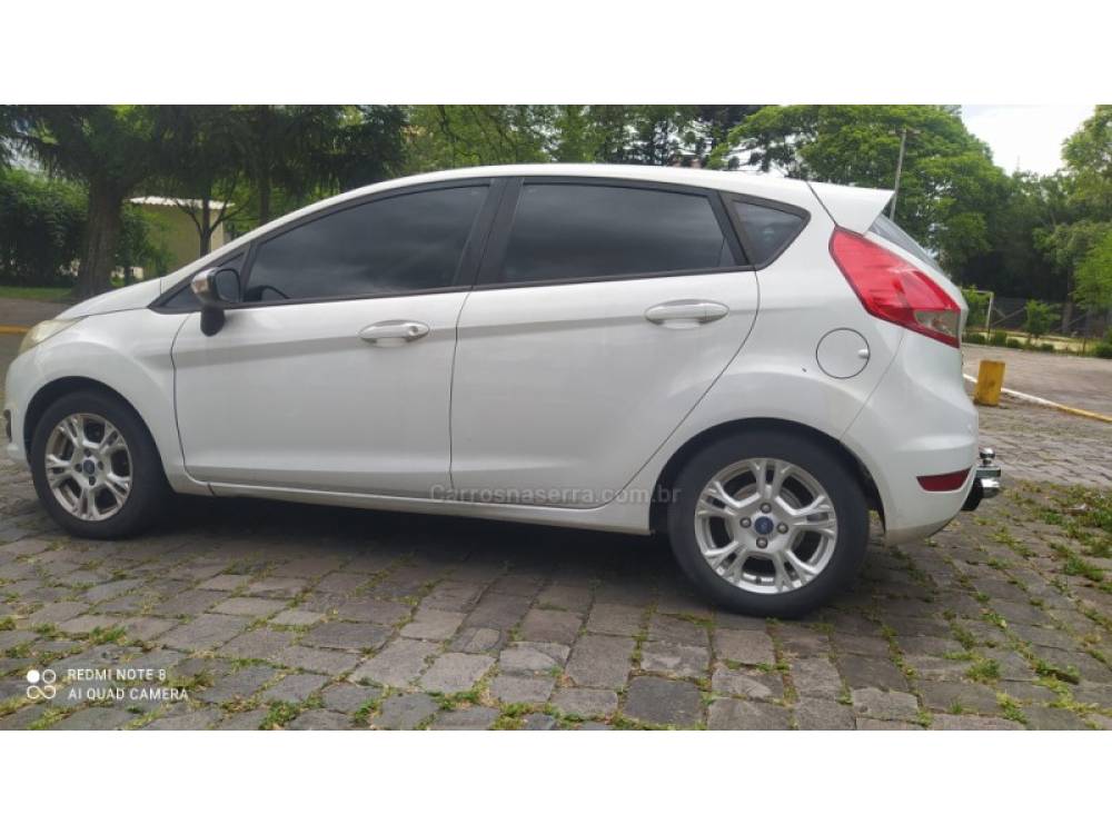 FORD - FIESTA - 2004/2015 - Branca - R$ 43.800,00