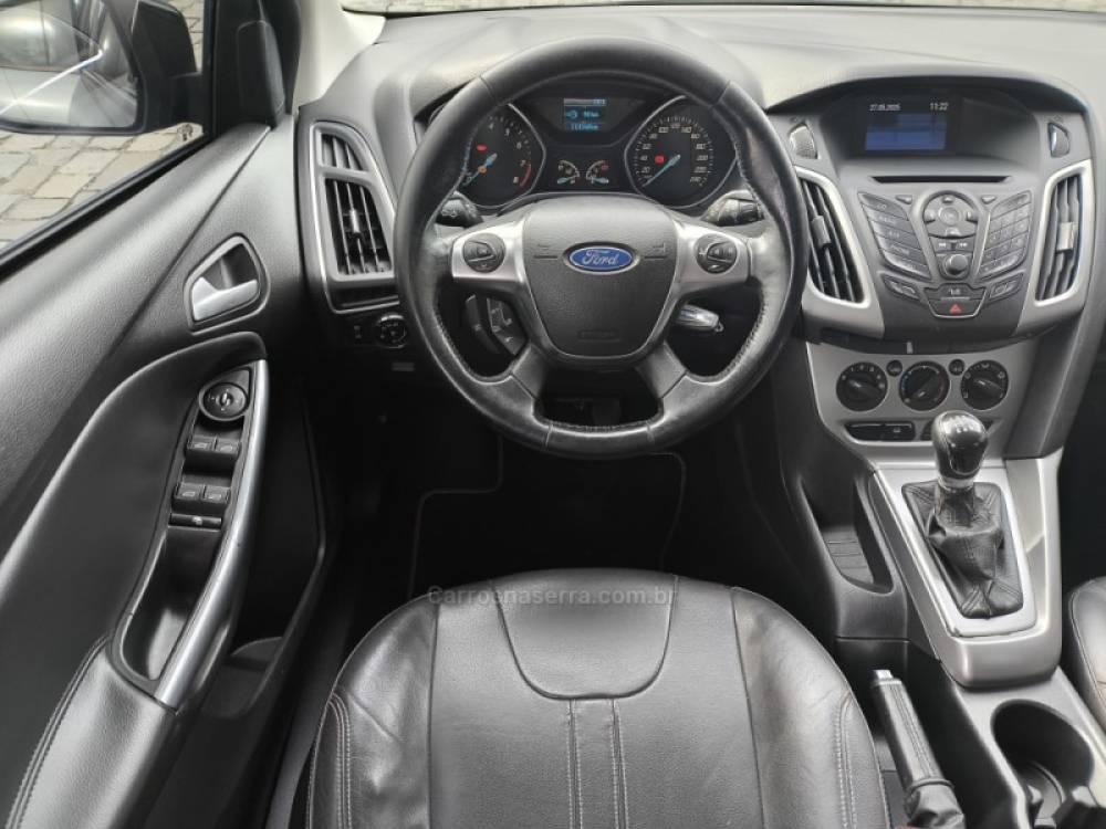 FORD - FOCUS - 2014/2015 - Cinza - R$ 48.900,00