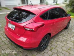 FORD - FOCUS - 2016/2017 - Vermelha - R$ 66.800,00