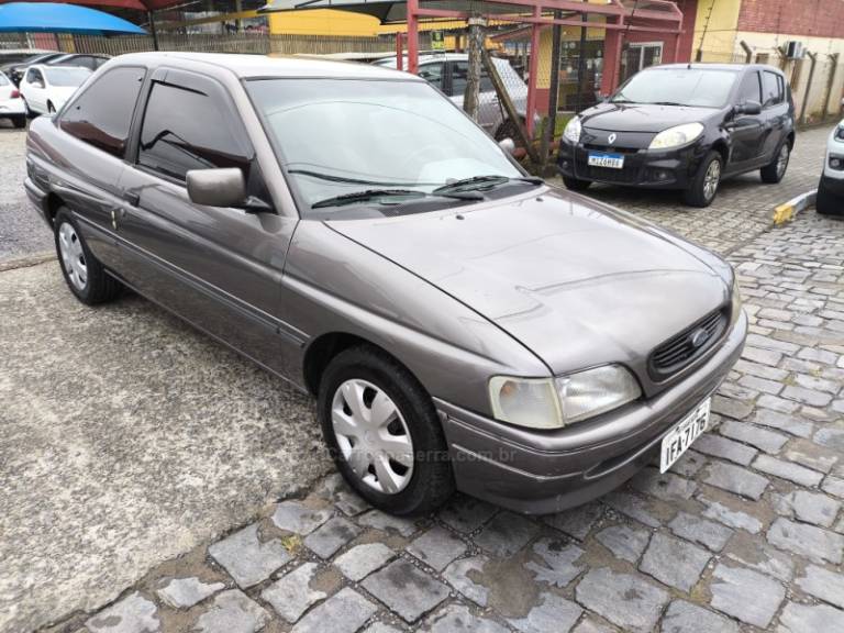 FORD - ESCORT - 1995/1996 - Cinza - R$ 12.800,00