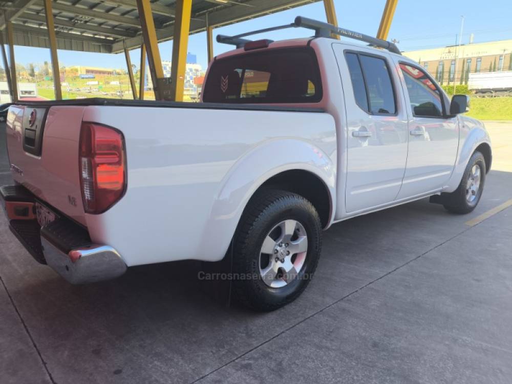 NISSAN - FRONTIER - 2012/2013 - Branca - R$ 83.800,00