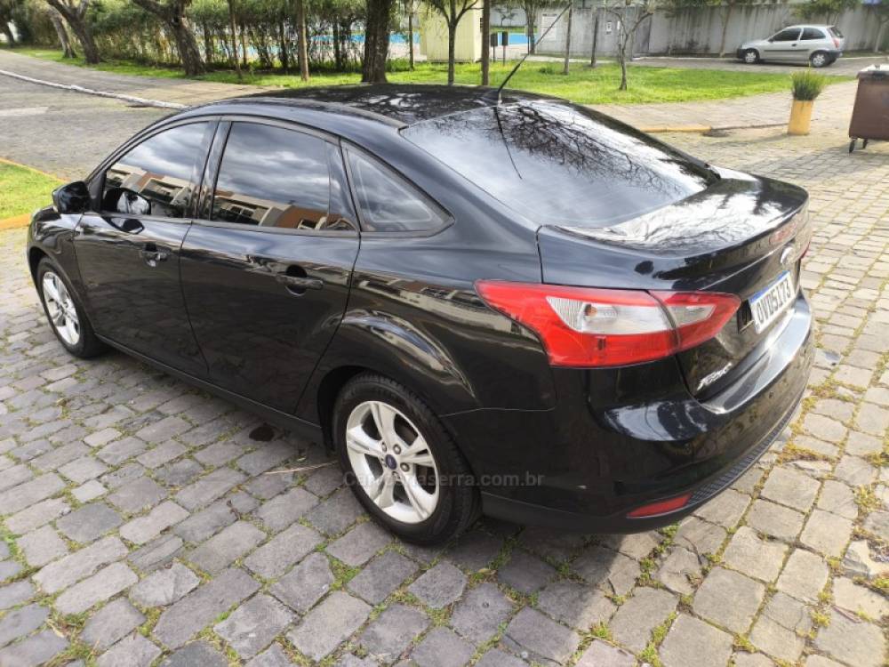 FORD - FOCUS - 2013/2014 - Preta - R$ 46.800,00