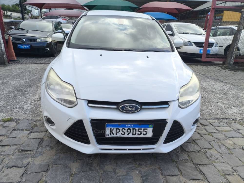 FORD - FOCUS - 2013/2014 - Branca - R$ 44.800,00