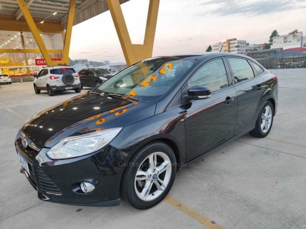 FORD - FOCUS - 2014/2015 - Preta - R$ 51.900,00