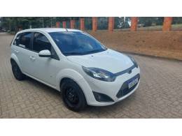 FORD - FIESTA - 2013/2014 - Branca - R$ 34.800,00