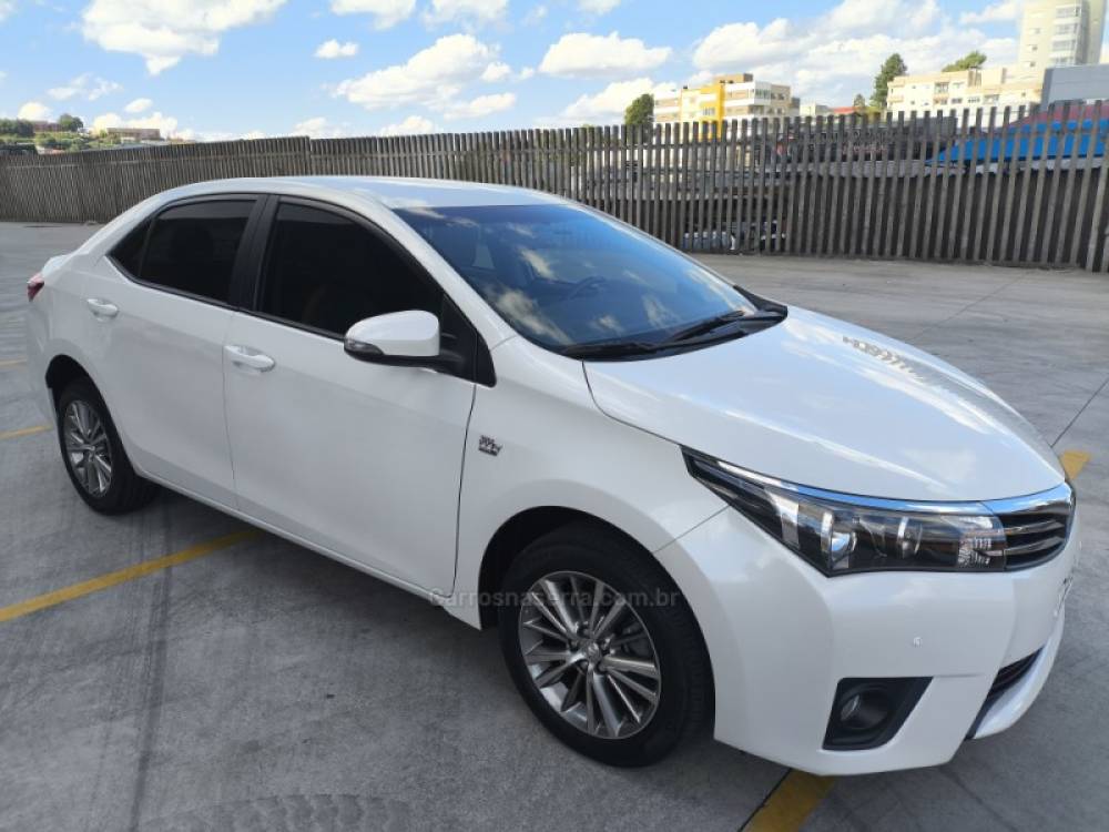 TOYOTA - COROLLA - 2014/2015 - Branca - R$ 90.800,00