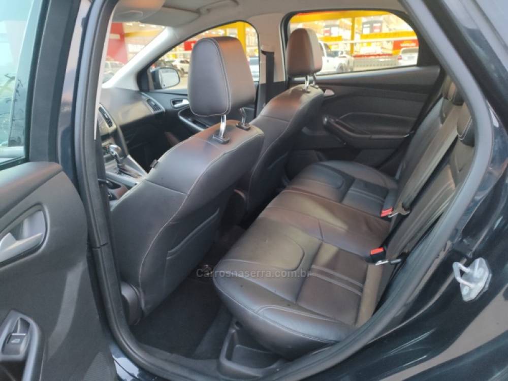 FORD - FOCUS - 2014/2015 - Preta - R$ 51.900,00