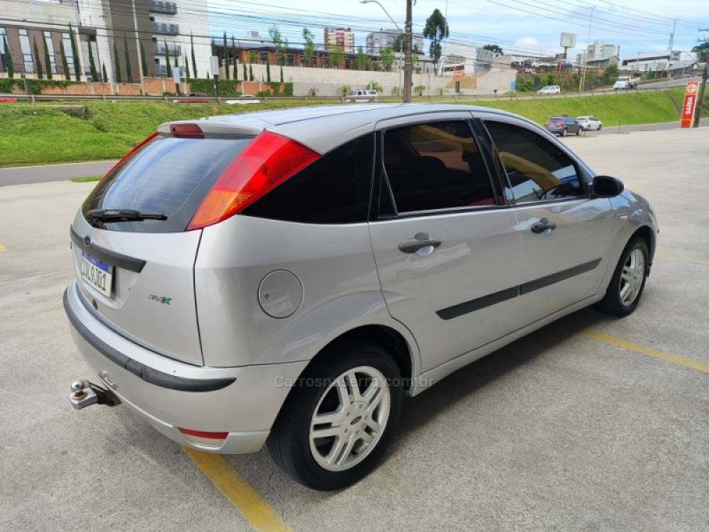 FORD - FOCUS - 2008/2009 - Cinza - R$ 28.900,00