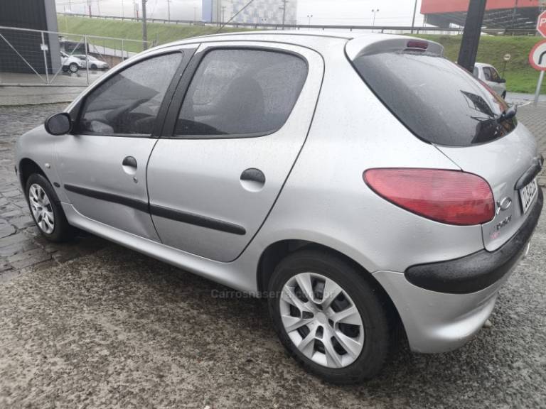 PEUGEOT - 206 - 2002/2003 - Prata - R$ 9.800,00