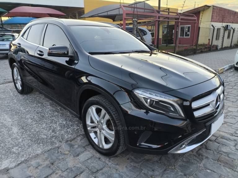MERCEDES-BENZ - GLA 200 - 2017/2017 - Preta - R$ 110.000,00
