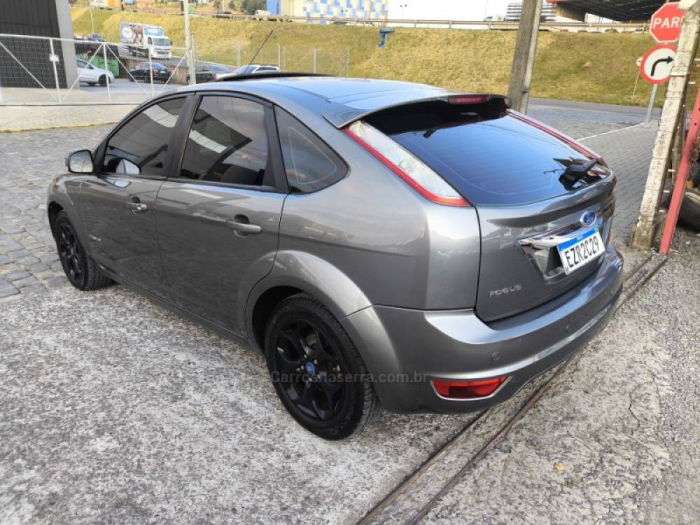 FORD - FOCUS - 2011/2012 - Cinza - R$ 44.800,00