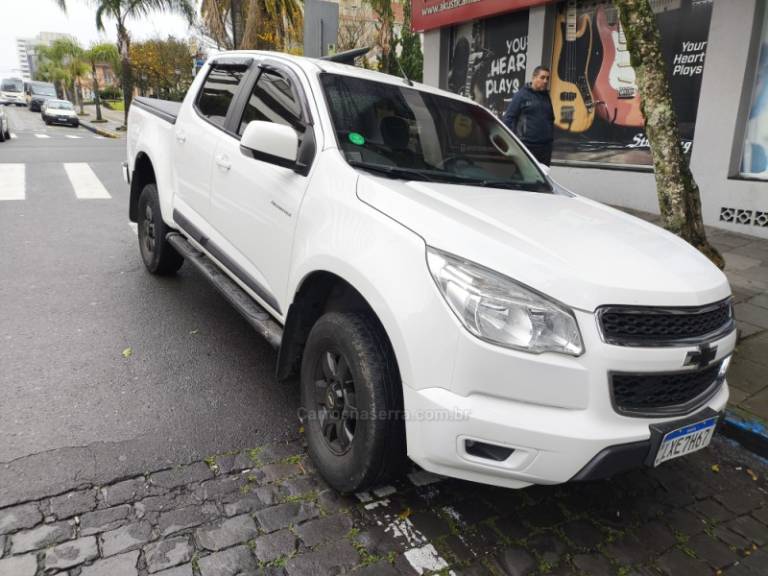 CHEVROLET - S10 - 2015/2016 - Branca - R$ 92.000,00