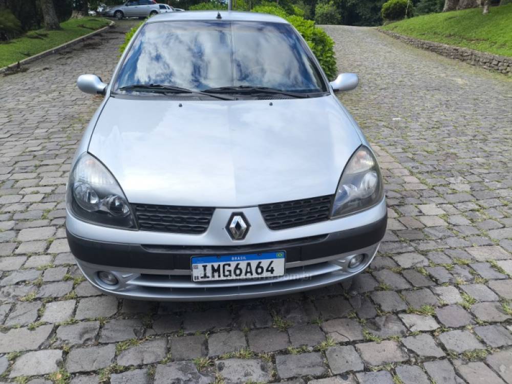 RENAULT - CLIO - 2004/2005 - Prata - R$ 14.800,00