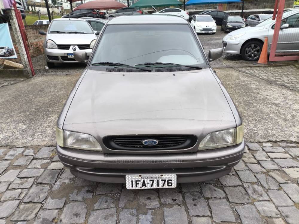 FORD - ESCORT - 1995/1996 - Cinza - R$ 12.800,00