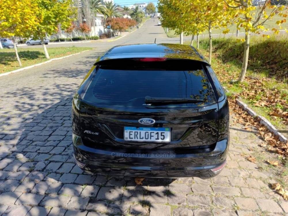 FORD - FOCUS - 2011/2012 - Preta - R$ 41.900,00