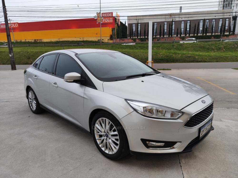 FORD - FOCUS - 2017/2018 - Cinza - R$ 60.900,00