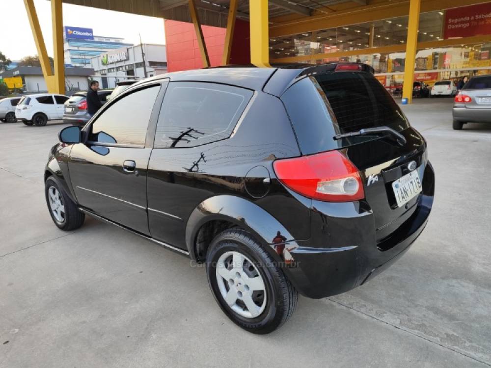 FORD - KA - 2008/2009 - Preta - R$ 19.900,00