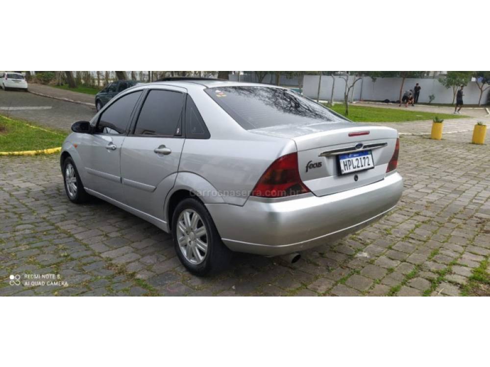 FORD - FOCUS - 2000/2001 - Prata - R$ 19.800,00