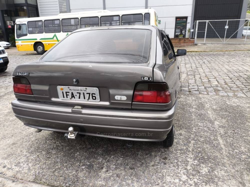 FORD - ESCORT - 1995/1996 - Cinza - R$ 12.800,00