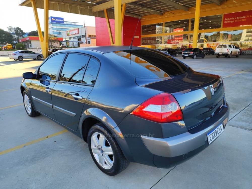 RENAULT - MÉGANE - 2008/2008 - Cinza - R$ 23.900,00