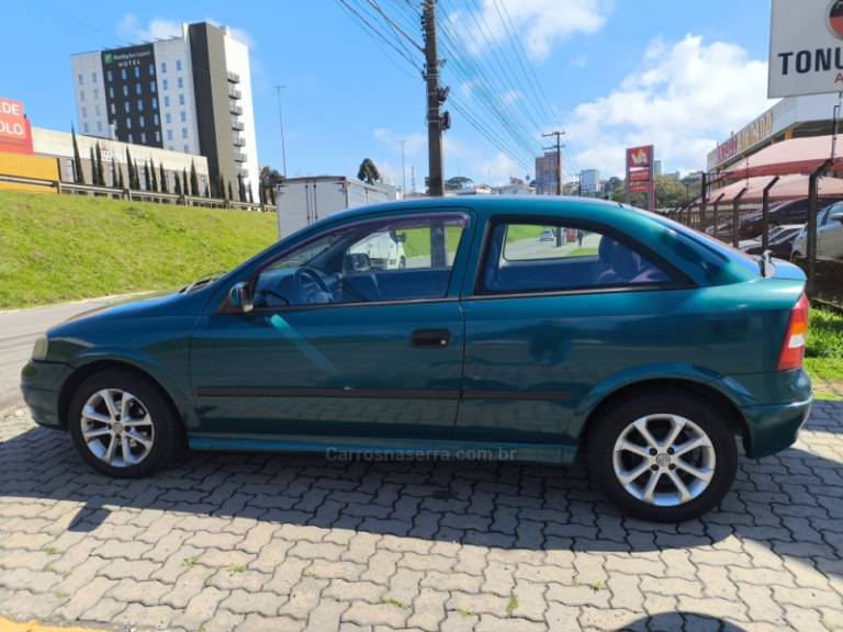 CHEVROLET - ASTRA - 1998/1999 - Verde - R$ 12.800,00