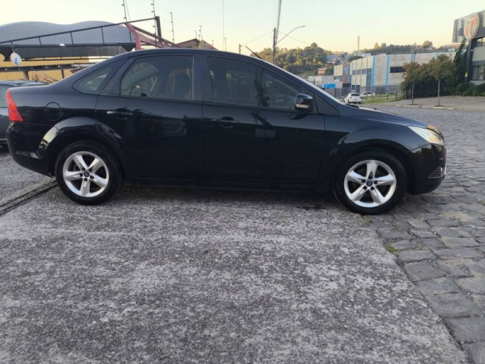 FORD - FOCUS - 2009/2009 - Preta - R$ 29.500,00