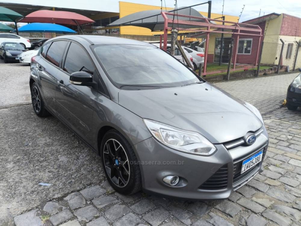 FORD - FOCUS - 2014/2015 - Cinza - R$ 48.900,00