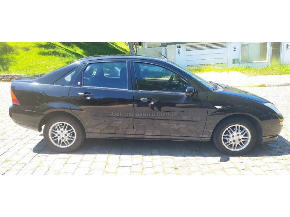 FORD - FOCUS - 2002/2003 - Preta - R$ 22.800,00