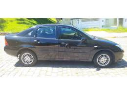 FORD - FOCUS - 2002/2003 - Preta - R$ 22.800,00