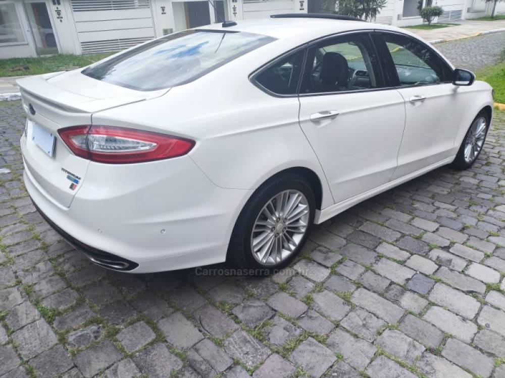 FORD - FUSION - 2013/2014 - Branca - R$ 74.800,00