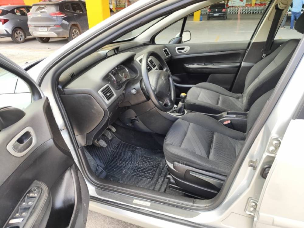 PEUGEOT - 307 - 2010/2011 - Prata - R$ 28.900,00