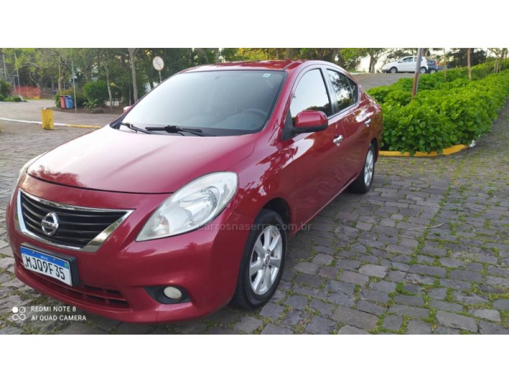 NISSAN - VERSA - 2012/2013 - Vinho - R$ 33.000,00