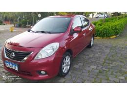 NISSAN - VERSA - 2012/2013 - Vinho - R$ 33.000,00