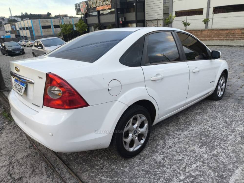 FORD - FOCUS - 2011/2012 - Branca - R$ 45.000,00