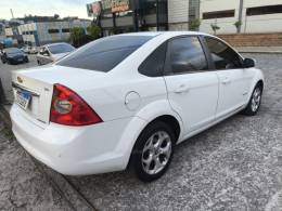 FORD - FOCUS - 2011/2012 - Branca - R$ 45.000,00