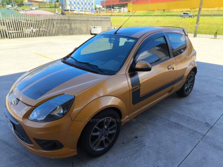 FORD - KA - 2011/2012 - Dourada - R$ 31.800,00