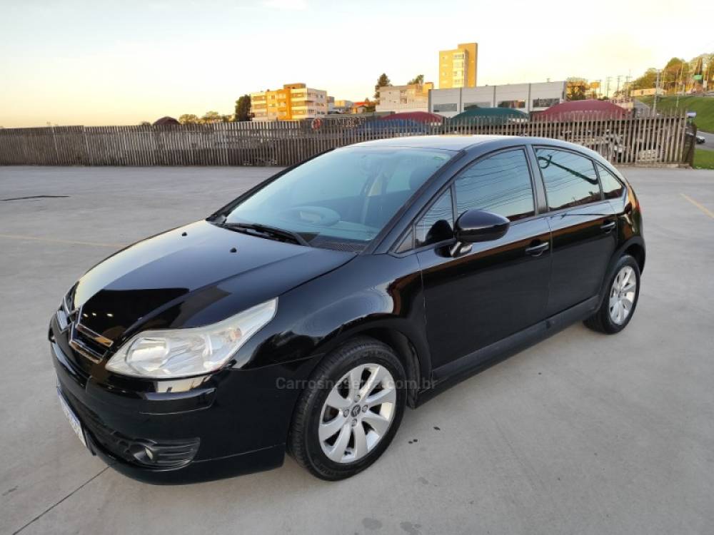 CITROËN - C4 - 2011/2012 - Preta - R$ 31.900,00