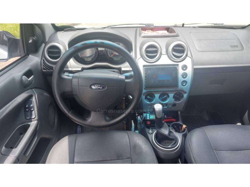 FORD - FIESTA - 2013/2014 - Branca - R$ 34.800,00