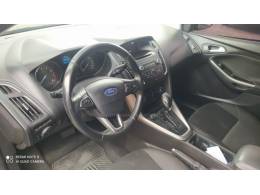 FORD - FOCUS - 2017/2018 - Preta - R$ 59.900,00