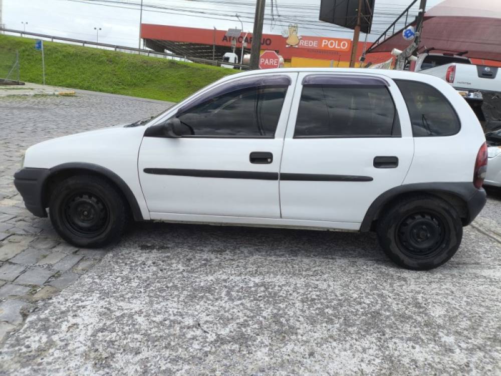 CHEVROLET - CORSA - 1998/1999 - Branca - R$ 13.500,00