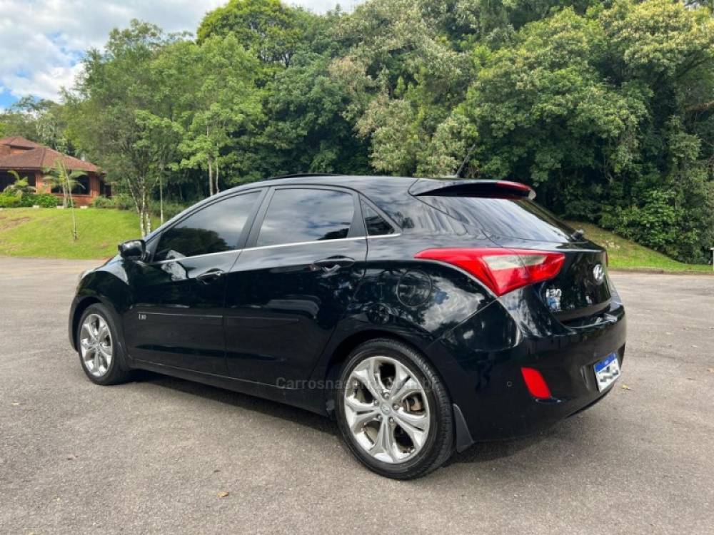 HYUNDAI - I30 - 2014/2015 - Preta - R$ 68.800,00