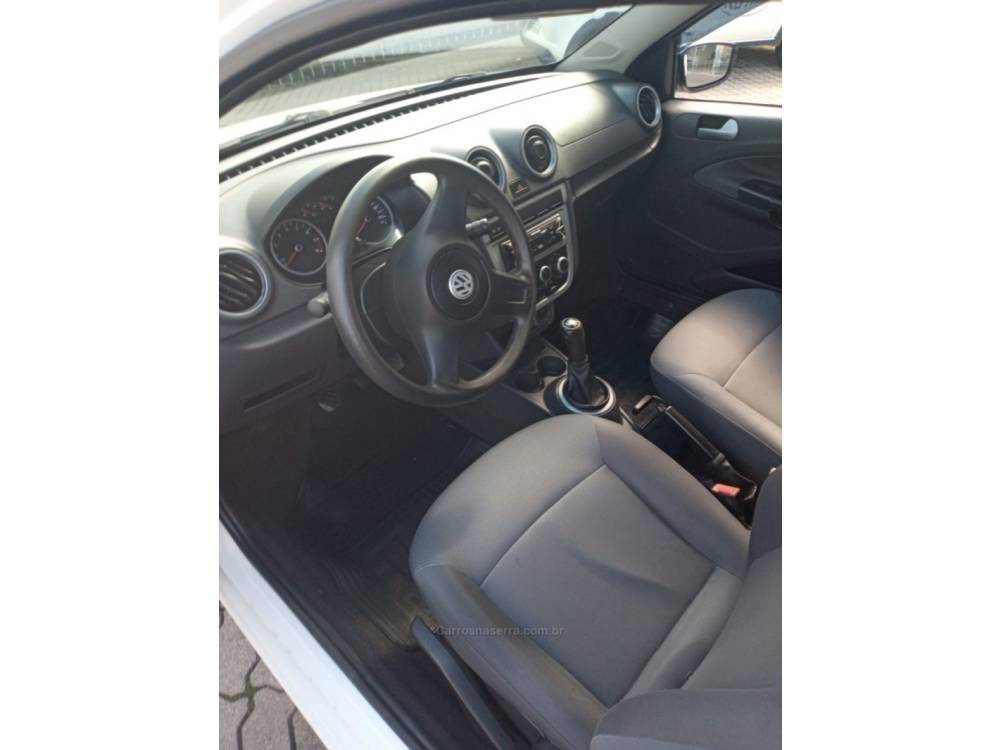 VOLKSWAGEN - SAVEIRO - 2010/2011 - Branca - R$ 42.800,00