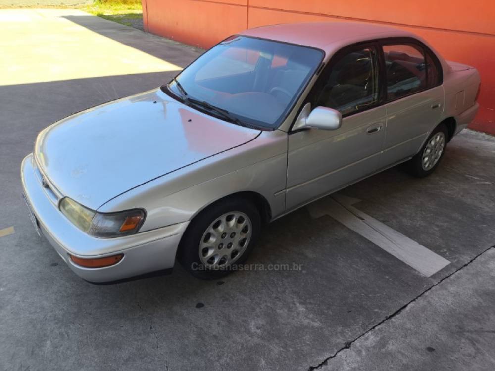TOYOTA - COROLLA - 1994/1994 - Prata - R$ 16.800,00