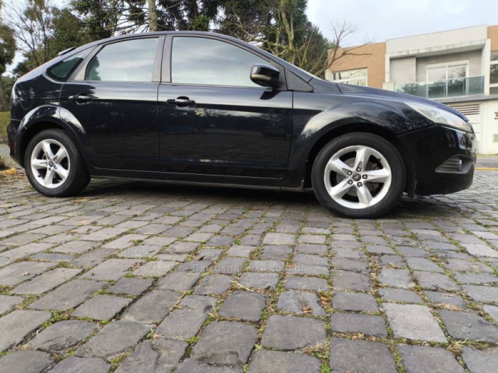 FORD - FOCUS - 2010/2011 - Preta - R$ 38.800,00
