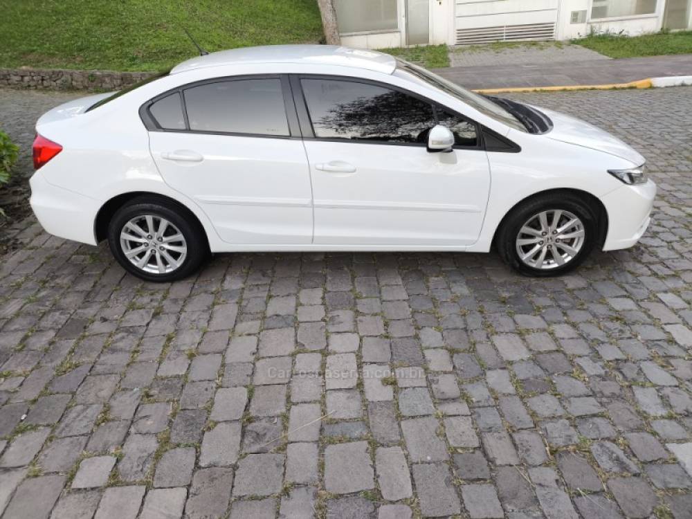 HONDA - CIVIC - 2013/2014 - Branca - R$ 65.800,00
