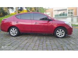 NISSAN - VERSA - 2012/2013 - Vinho - R$ 33.000,00