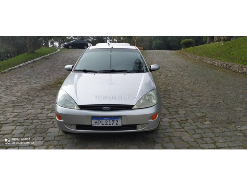 FORD - FOCUS - 2000/2001 - Prata - R$ 19.800,00